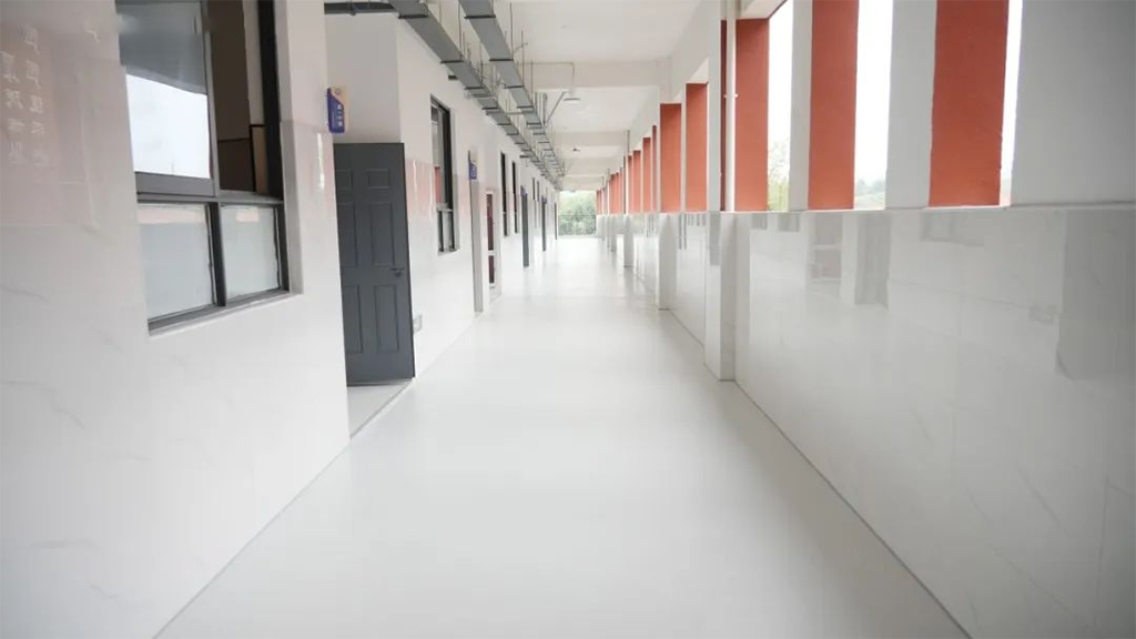 Case Study | 10,000+ sqm of Homogeneous Vinyl Sheet Flooring Transforming a Green Campus